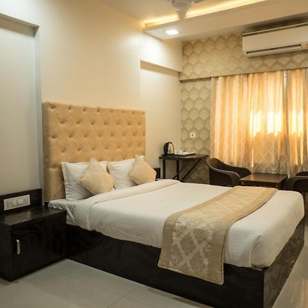 Hotel Dhavalgiri ธาเน ภายนอก รูปภาพ