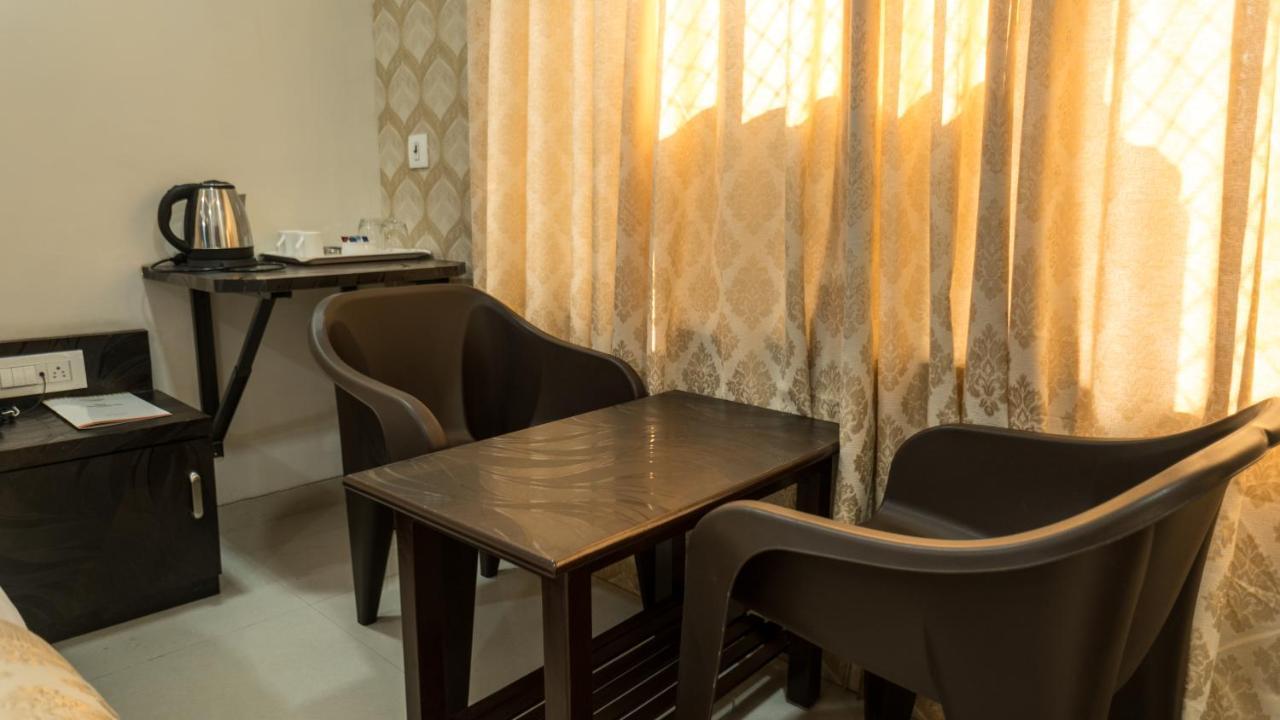Hotel Dhavalgiri ธาเน ภายนอก รูปภาพ