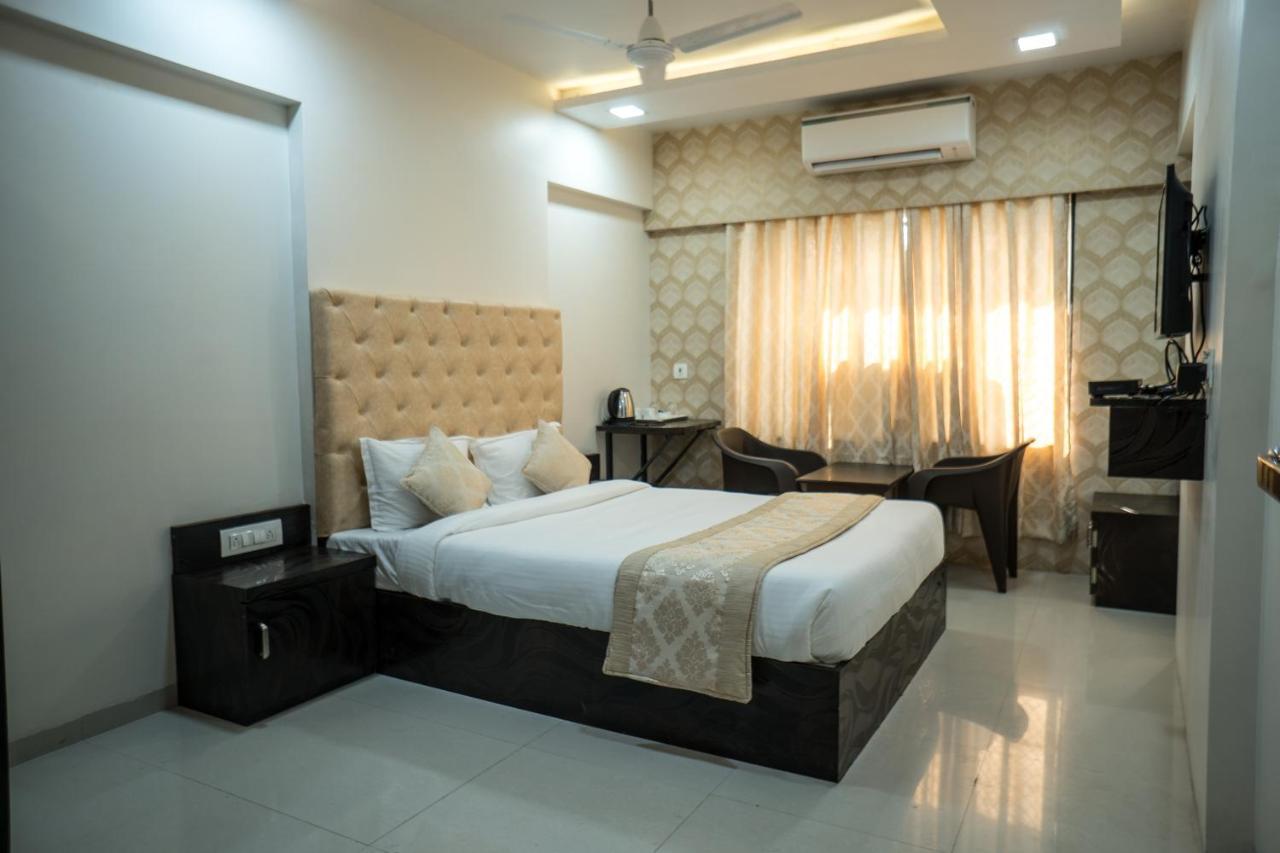 Hotel Dhavalgiri ธาเน ภายนอก รูปภาพ