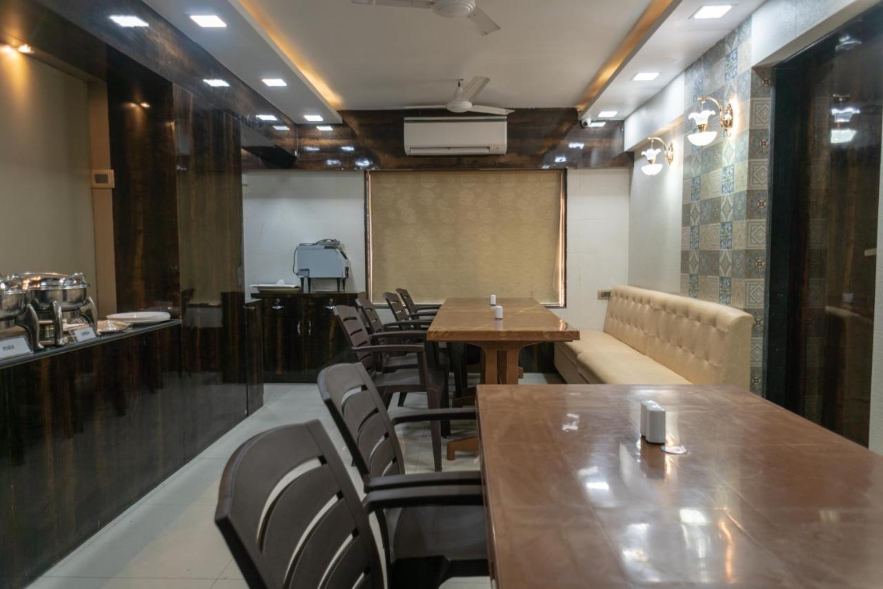 Hotel Dhavalgiri ธาเน ภายนอก รูปภาพ