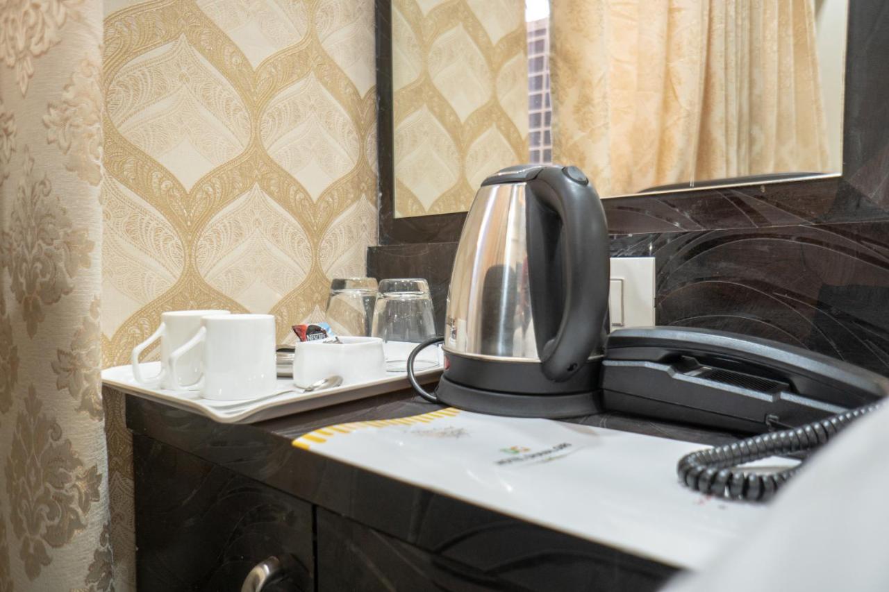Hotel Dhavalgiri ธาเน ภายนอก รูปภาพ